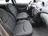Toyota Yaris (2004) 1.0 VVT-i, po STK, servisované - náhled 9