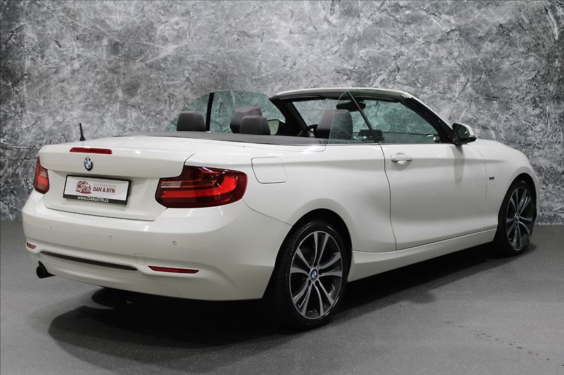 BMW Řada 2 2,0 220i 135KW cabrio - fotka 6 z 37