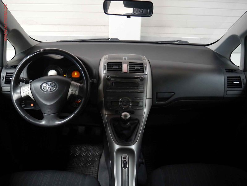 Toyota Auris (2007) 1.6 VVT-i, ČR, AC - fotka 8 z 20
