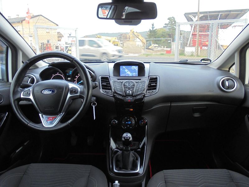 Ford Fiesta (2015) 1.6 TDCI-NAVIGACE-SUPER VÝBAVA - fotka 9 z 11