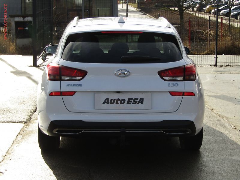 Hyundai i30 (2021) 1.6 CRDi, ČR, AT, park.kamera - fotka 5 z 19