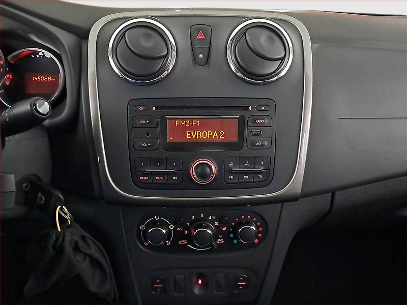 Dacia Logan (2016) 1.2 16V, ČR,1.maj - fotka 12 z 15