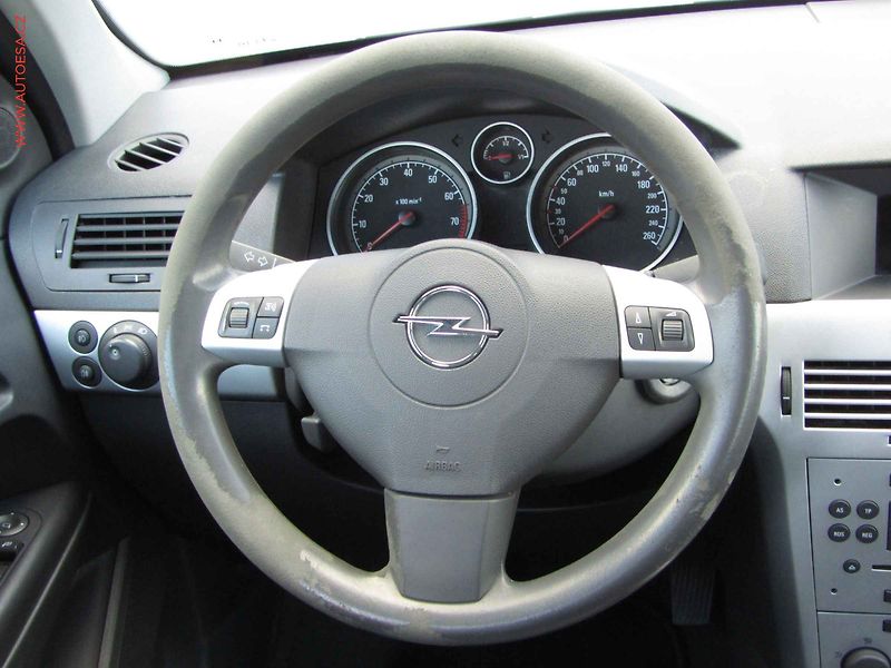 Opel Astra (2009) 1.4i, ČR, AC, tempo - fotka 13 z 18