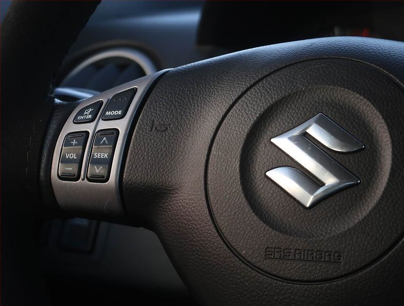 Suzuki Swift (2008) 1.3 i, Vyhř. sedaček - fotka 17 z 17