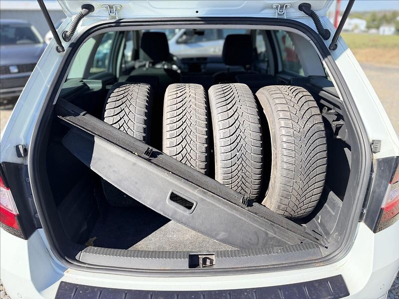 Škoda Fabia 1,2 TSI STYLE +SADA KOL - fotka 19 z 23