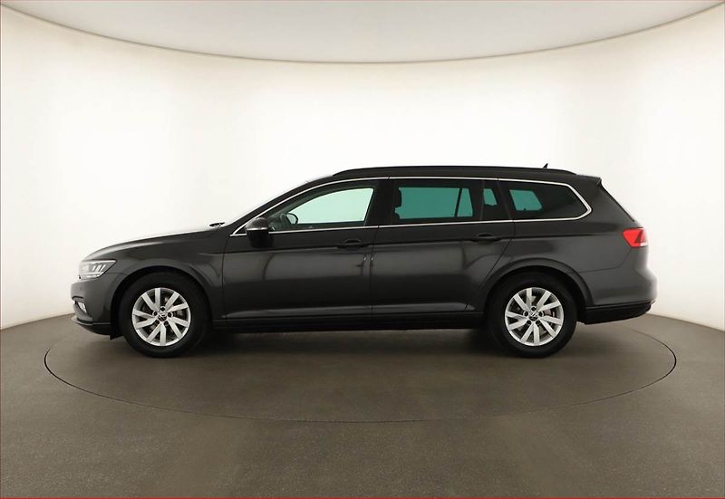 Volkswagen Passat (2023) 2.0 TDI, Automat, Navi - fotka 3 z 21