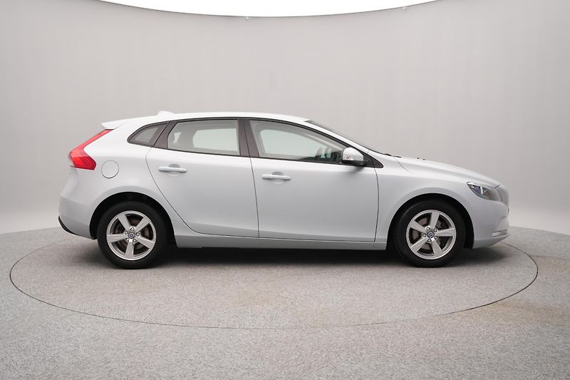 Volvo V40 T2 KINETIC CZ 1.maj REZERVACE - fotka 10 z 40