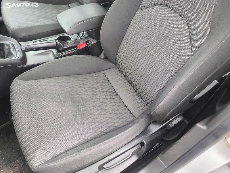 Seat Leon TDI 81KW,110T.KM,KRÁSNÉ,VÝBAVA - fotka 19 z 29