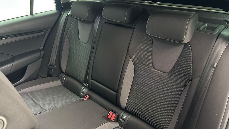 Škoda Octavia 2.0 TDI DSG Ambition Combi - fotka 16 z 24