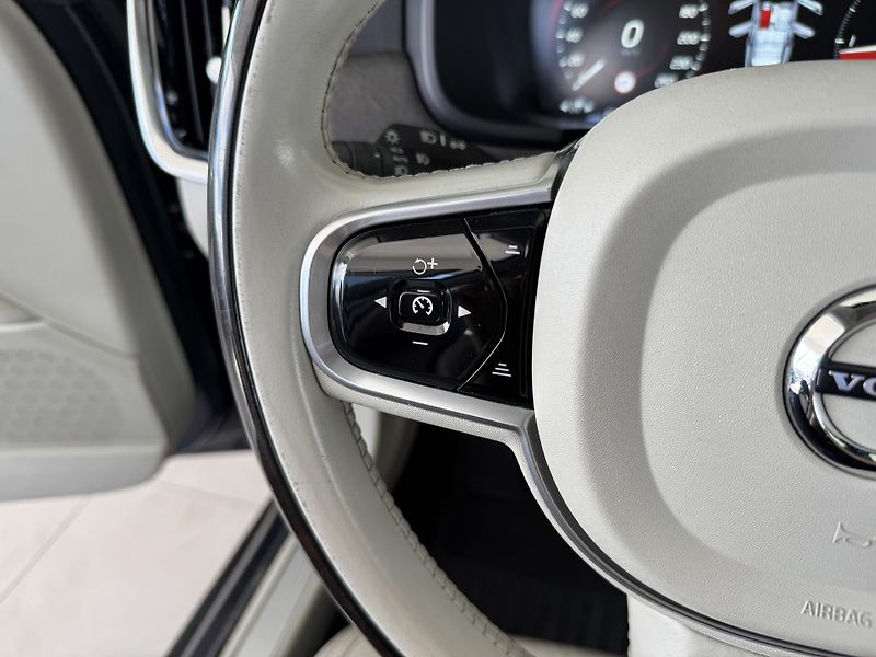 Volvo V90 CC*D5 173kW*AWD*KeyLess*Tažné - fotka 24 z 34