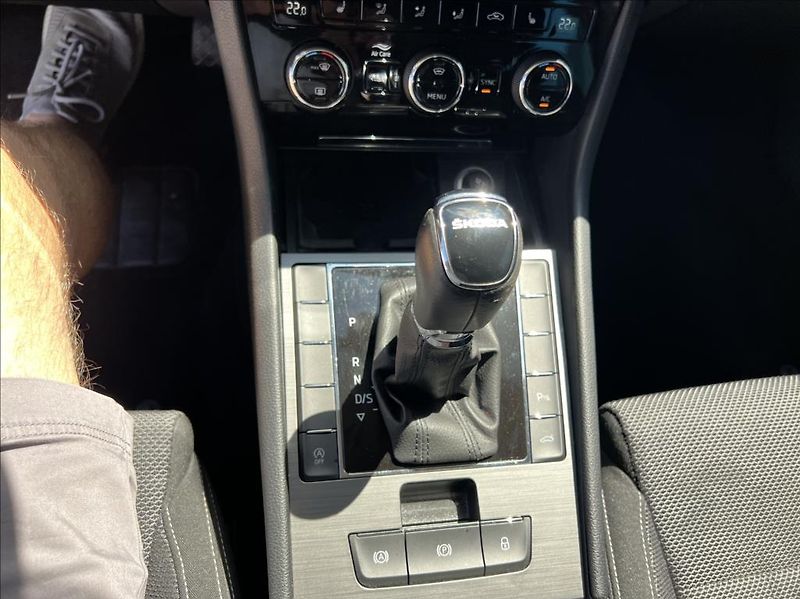 Škoda Superb 2,0 TDi DSG STYLE záruka - fotka 12 z 17