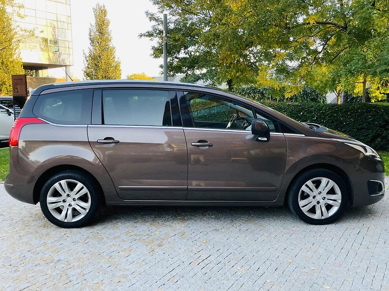Peugeot 5008 2.0HDi MAN 1MAJITEL SENZORY  - fotka 11 z 43