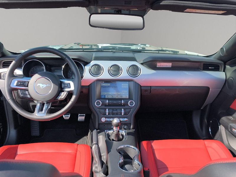 Ford Mustang (2017) Convertible GT 5.0 V8 310kW, Č - fotka 17 z 30