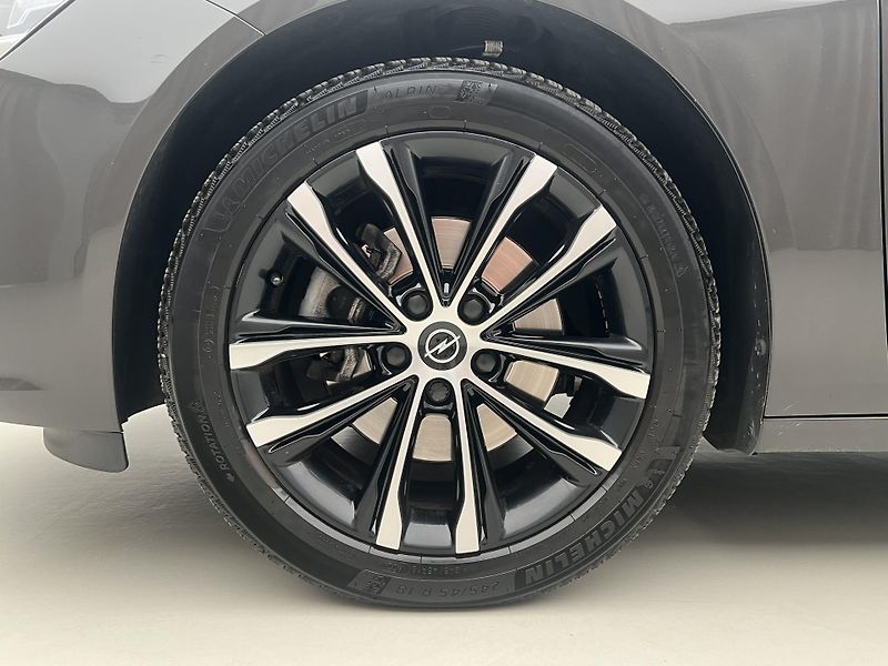 Opel Insignia 2.0 D 4x4 AUT CZ - fotka 14 z 40