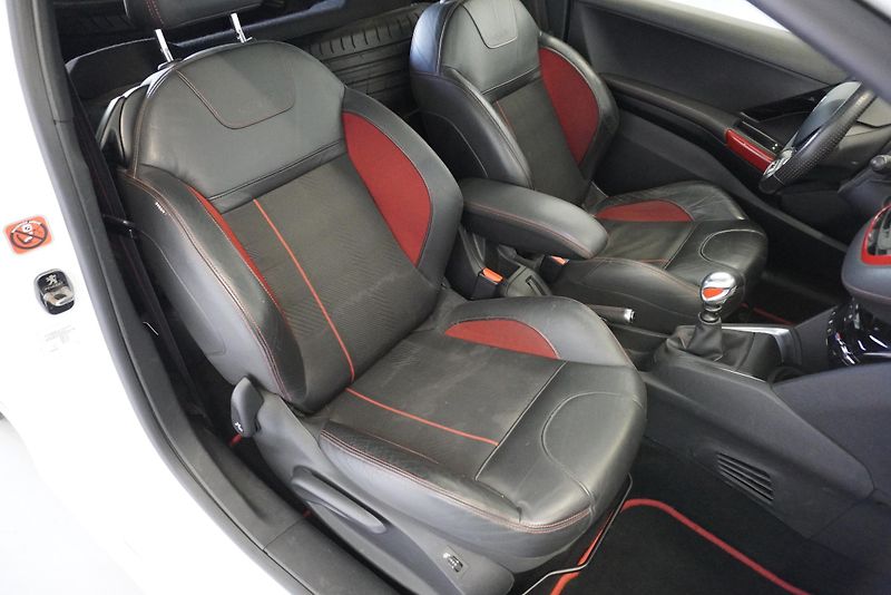 Peugeot 208 1,6 GTI 147kW THP - fotka 25 z 29