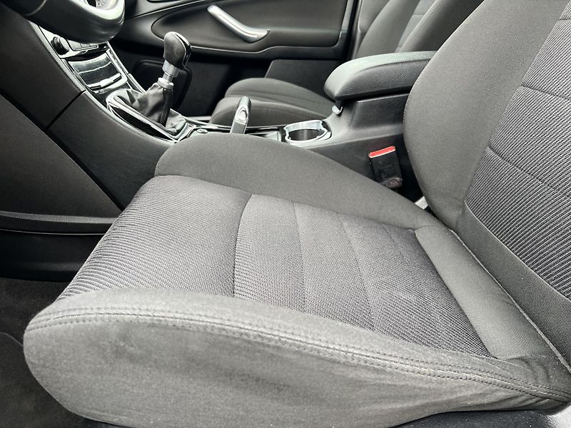Ford S-MAX 2.0TDCi 7MÍST TAŽNÉ KLIMA ALU - fotka 11 z 46