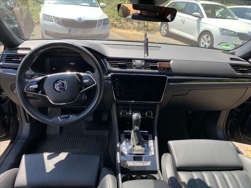 Škoda Superb 1,4 TSI iV - fotka 13 z 24