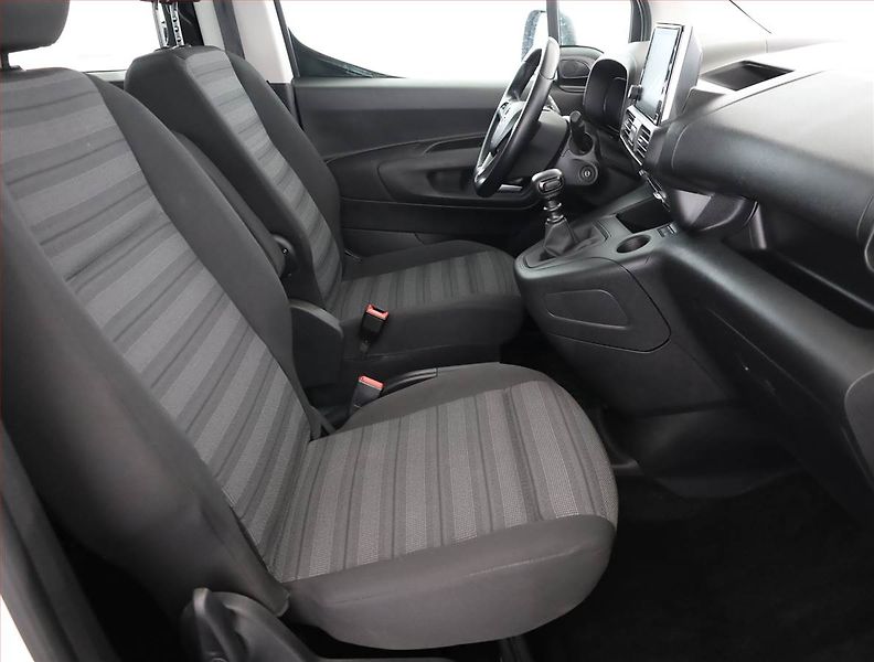 Opel Combo (2023) Maxi Edition 1.5 CDTI, 5Míst - fotka 7 z 14