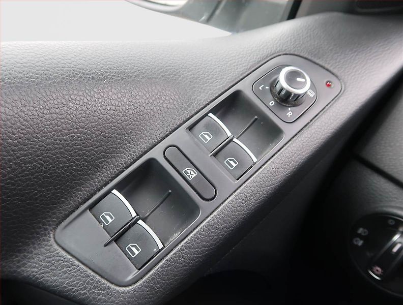 Volkswagen Tiguan (2014) R-Line 2.0 TDI, 4X4, Navi - fotka 17 z 17