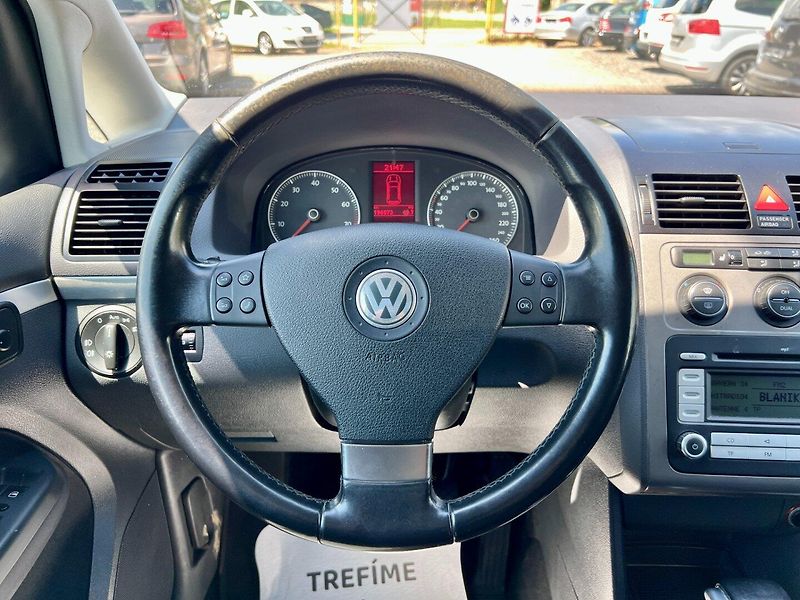 Volkswagen Touran (2008) 1.4 TS 103 kW DSG - fotka 14 z 20