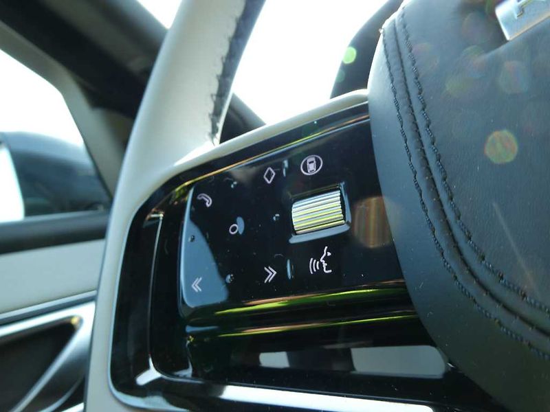 Land Rover Range Rover Velar 3,0 Dynamic SE D300 - fotka 19 z 40