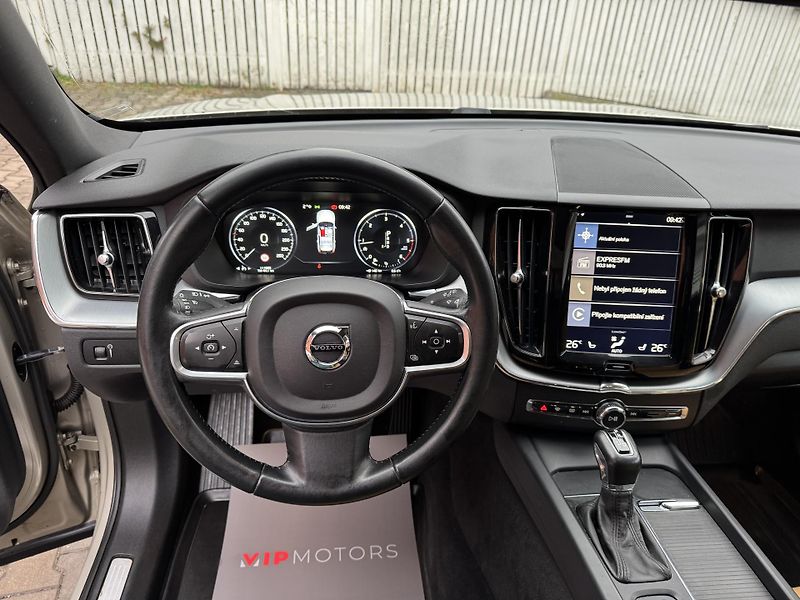 Volvo XC60 XC60-D5-173KW-AWD-ČR - fotka 14 z 28