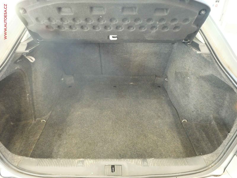 Škoda Octavia (2009) 1.9TDi, ČR, AC - fotka 7 z 20