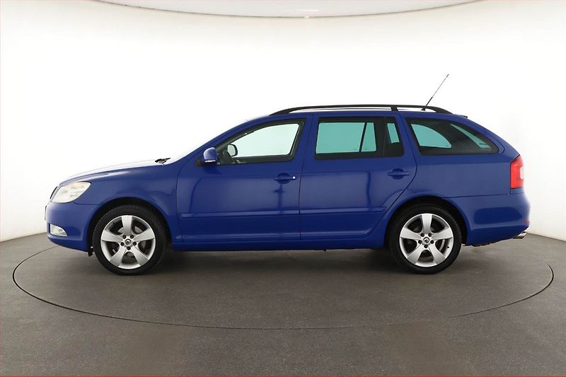 Škoda Octavia (2009) 1.6, Tempomat, Park. senzory - fotka 3 z 14