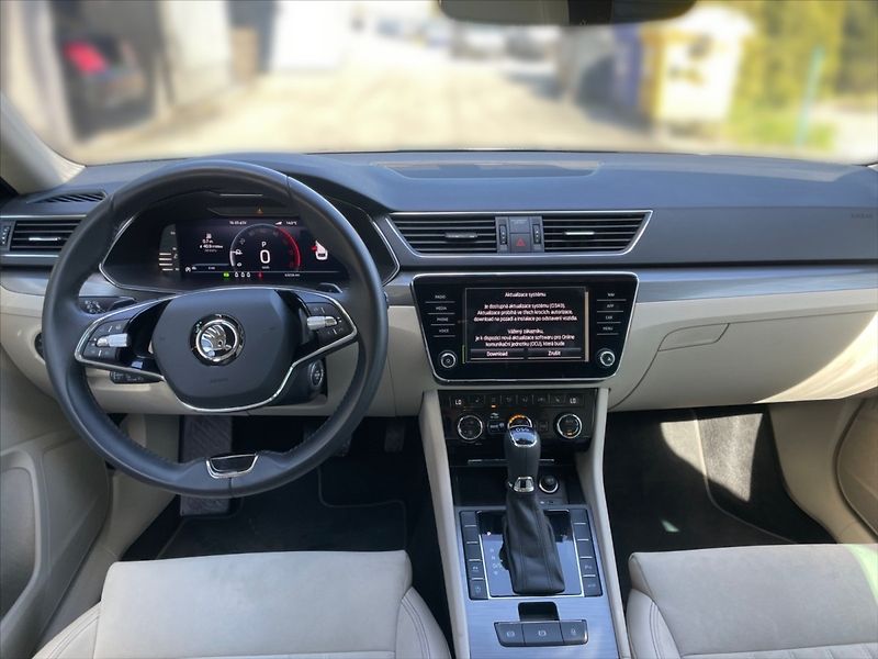 Škoda Superb 2,0 TDI STYLE DSG - fotka 9 z 11