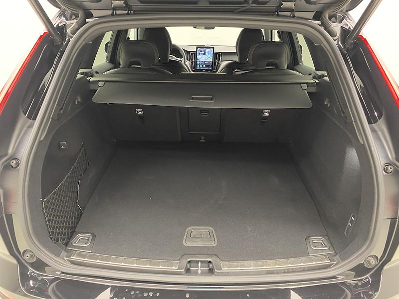 Volvo XC60 T8 AWD RECHARGE BLACK EDITION - fotka 6 z 64