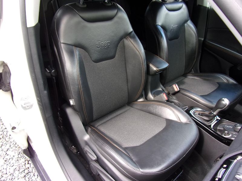 Jeep Compass  2.0M-Jet4X4 LONGITUDE 85000KM - fotka 25 z 26
