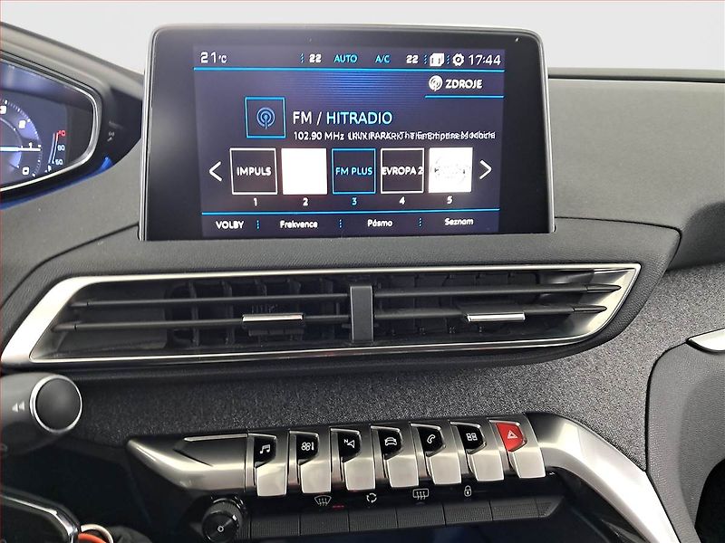Peugeot 3008 (2017) 1.2 PureTech, Serv.kniha, Navi - fotka 12 z 19