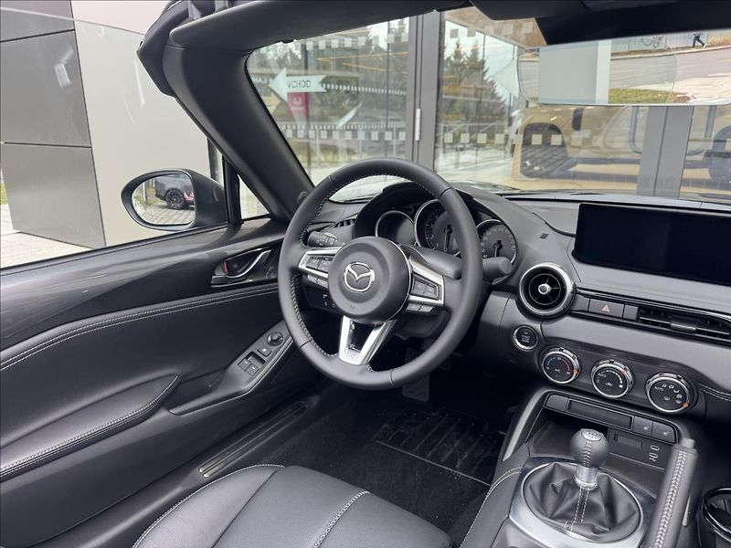 Mazda MX-5 (2025) 1,5 132ps 6MT RWD Exlusive-Lin - fotka 5 z 11