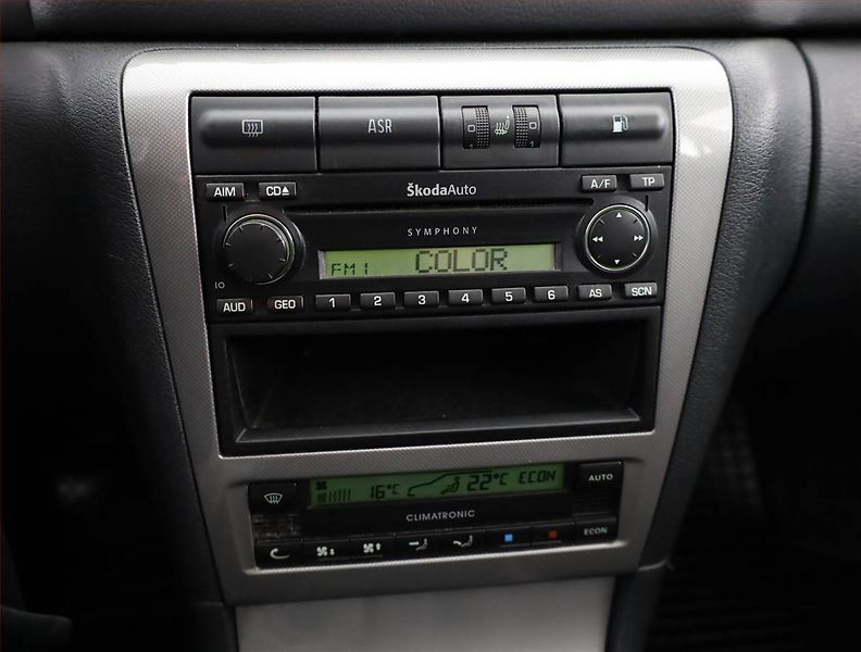 Škoda Octavia (2003) 1.6, nová STK, jezdí výborně - fotka 9 z 15