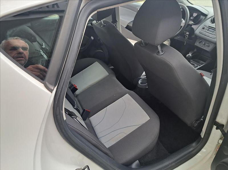 Seat Ibiza 1,2 i - fotka 34 z 41