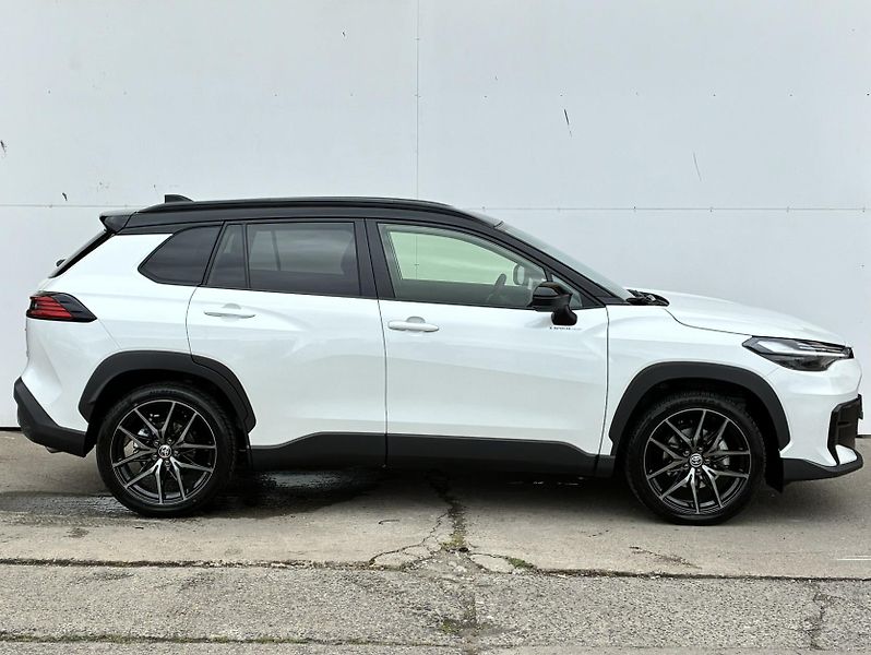 Toyota Corolla Cross 2.0 HSD e-CVT GR-Sport - fotka 3 z 22