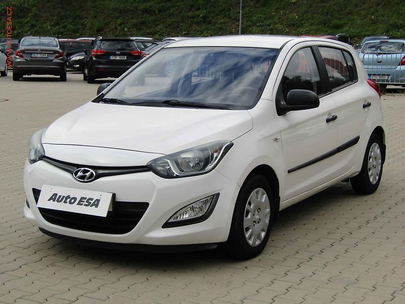 Hyundai i20 (2013) 1.3i, AC, TZ - fotka 3 z 16