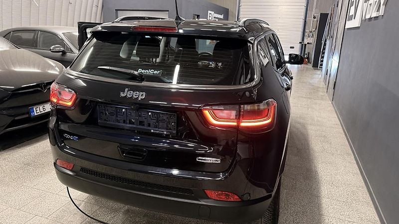 Jeep Compass (2021) 1.3i 4x4,PHEV,50km dojezd - fotka 9 z 51