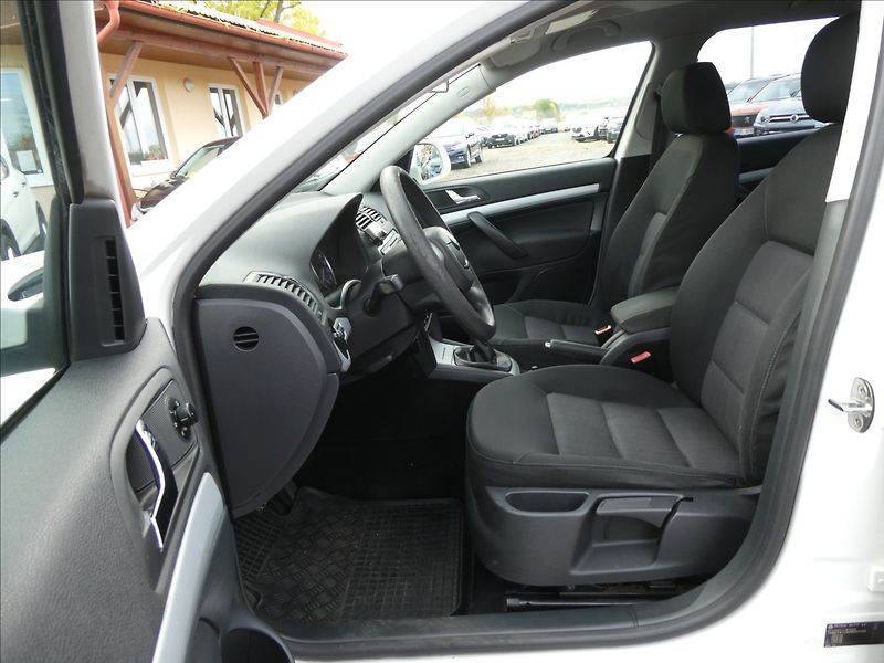 Škoda Octavia 1,6 TDi 77kW 2x kola, závěs - fotka 14 z 30