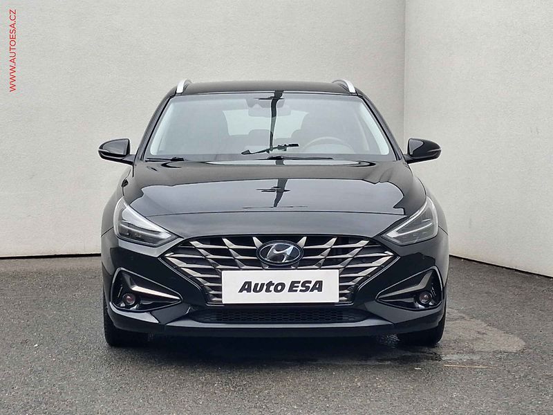 Hyundai i30 (2022) 1.5 i, 1.maj,ČR, LED, park. - fotka 2 z 19