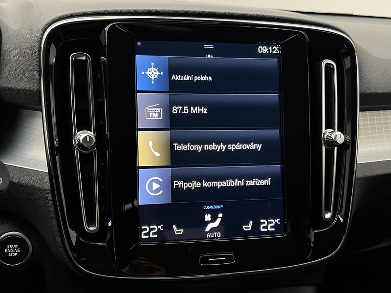 Volvo XC40 D3 MOMENTUM PRO MAN - fotka 25 z 34