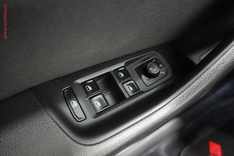 Volkswagen Passat (2015) 2.0 TDi, Comfortline, panor - fotka 14 z 21