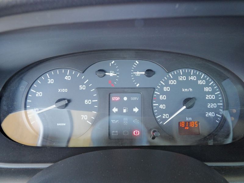 Renault Mégane 1.6i 16v 79kW Klima Alu - fotka 11 z 28