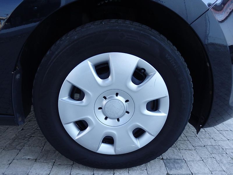 Škoda Rapid 1.2 TSI 63 kW DIGI. KLIMA - fotka 14 z 16