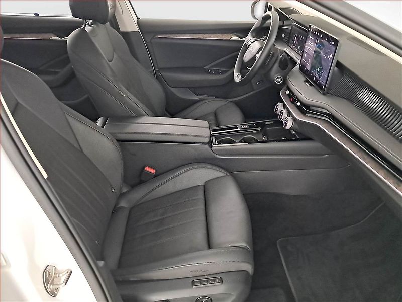 Škoda Superb (2025) 2.0 TSI - fotka 9 z 19