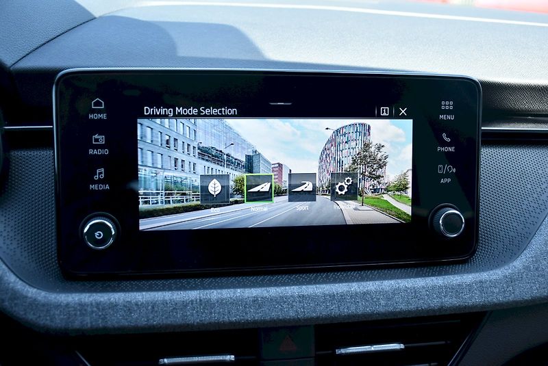 Škoda Scala (2025) Selection 1.0 TSI 85kW - fotka 12 z 25