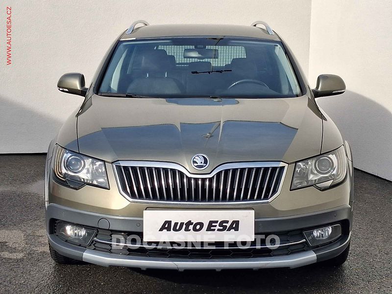 Škoda Superb (2014) 2.0TDi 4x4, Elegance, DSG - fotka 2 z 18