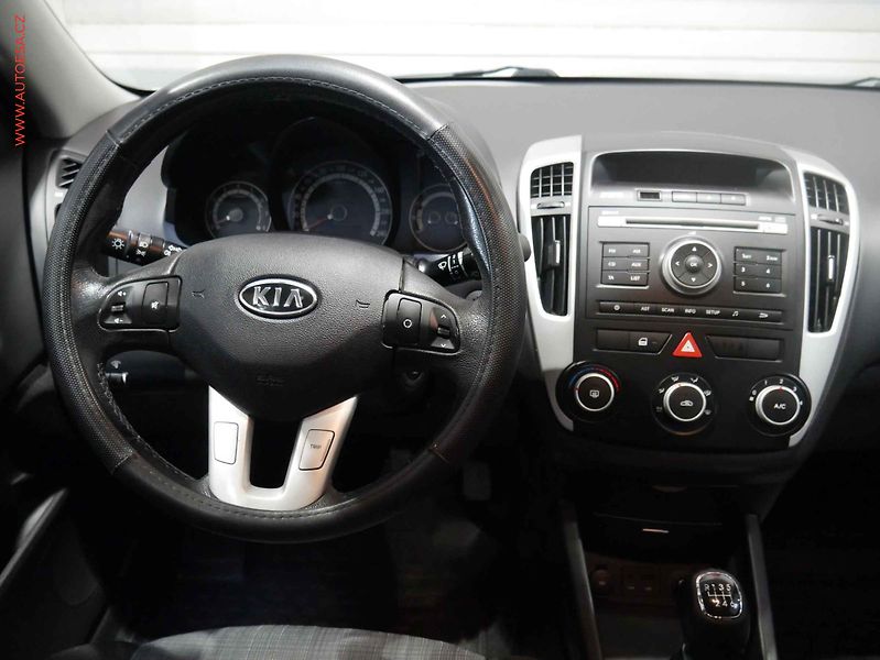 Kia Ceed (2012) 1.6i, ČR, AC - fotka 11 z 16