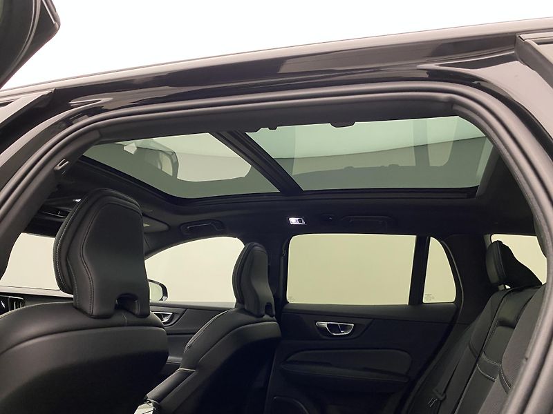 Volvo V60 T8 AWD RECHARGE R-DESIGN AUT - fotka 30 z 52
