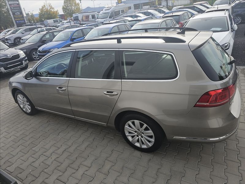Volkswagen Passat B7 1,4TSi Comfortline NAVI - fotka 9 z 45